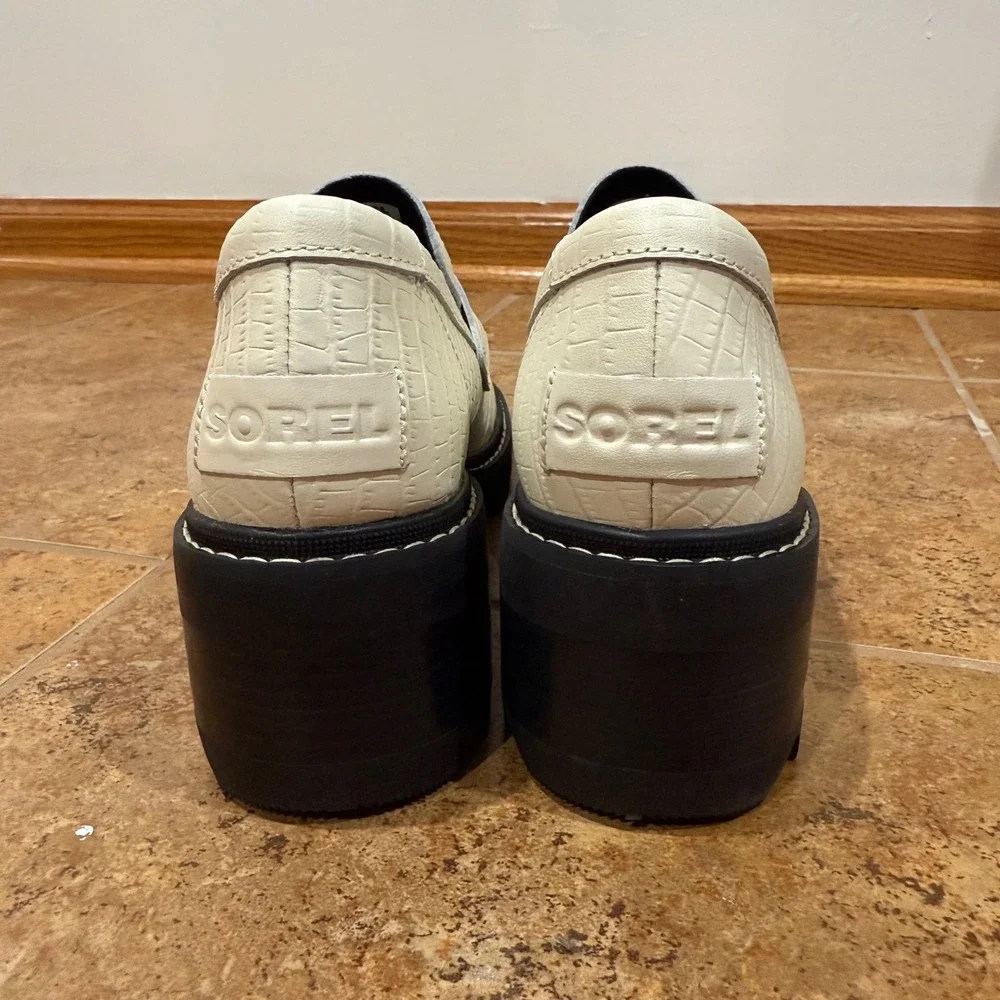 Sorel Joan Now City Loafers White Croc Embossed Leather Lug Sole 9.5 NWOB Chunky